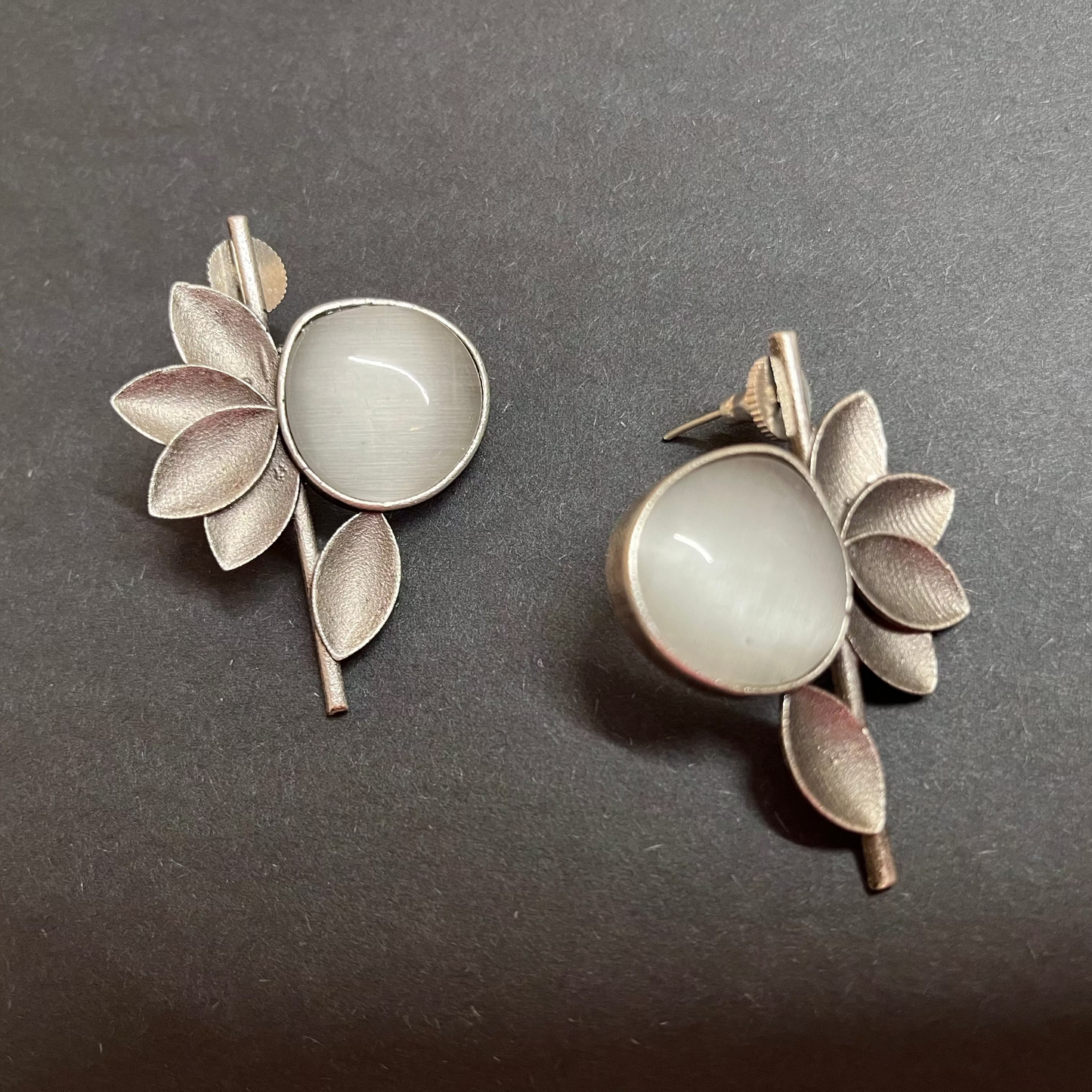 Aparna silver petals