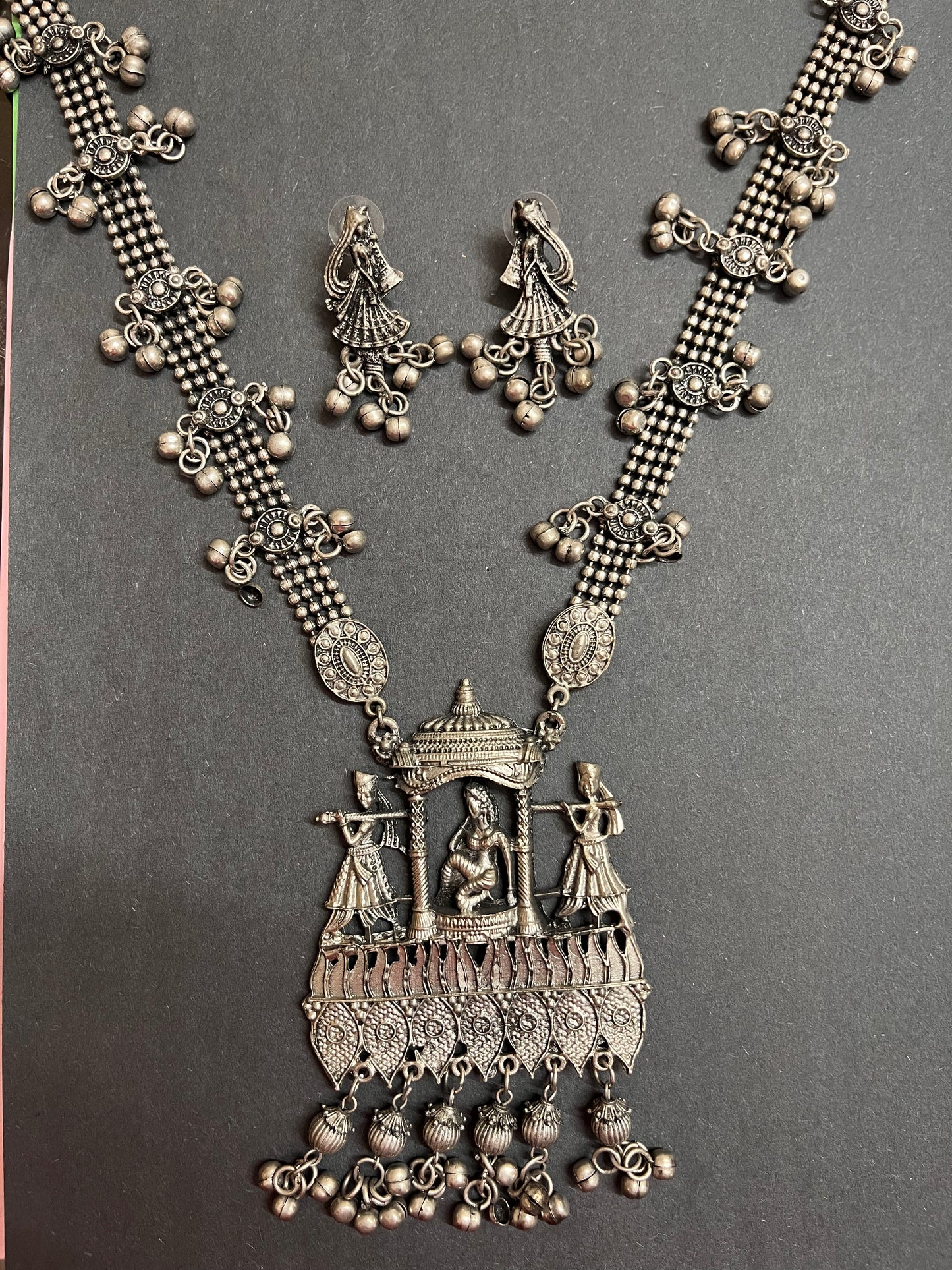 Doli Timeless Treasures with pair of Earrings and compliment it with beautiful Doli ring