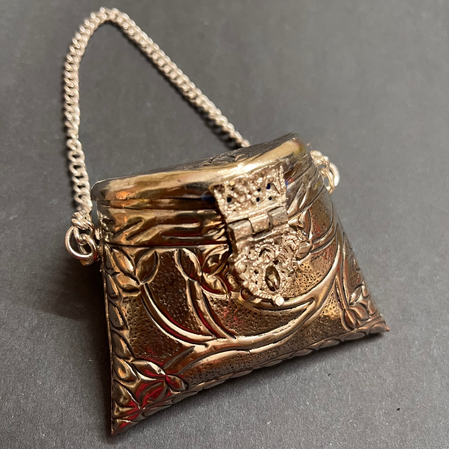 Urban chic silver small size Clutch to enhance your outfit