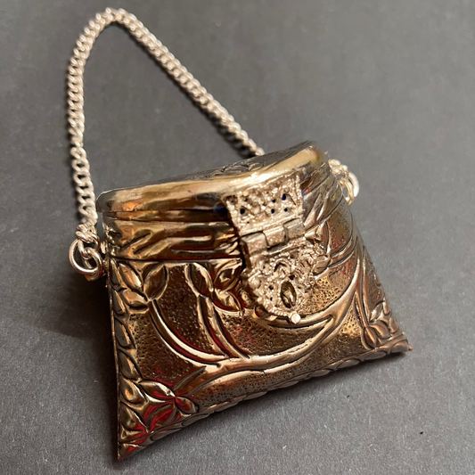 Urban chic silver small size Clutch to enhance your outfit