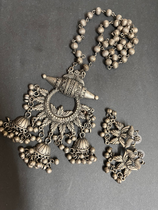 Manimala neckpiece with beautiful earrings